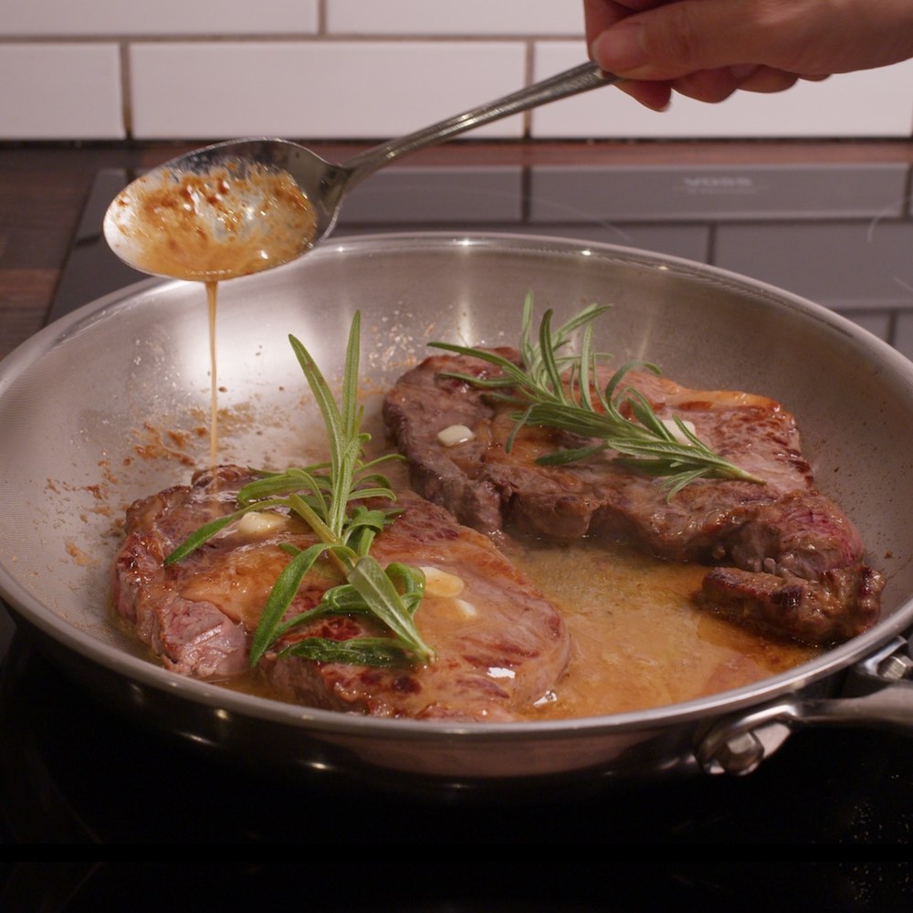 Frying pan without chemical coating – induction and all hob types